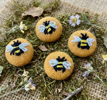 Embroidered Bumble Bee buttons
